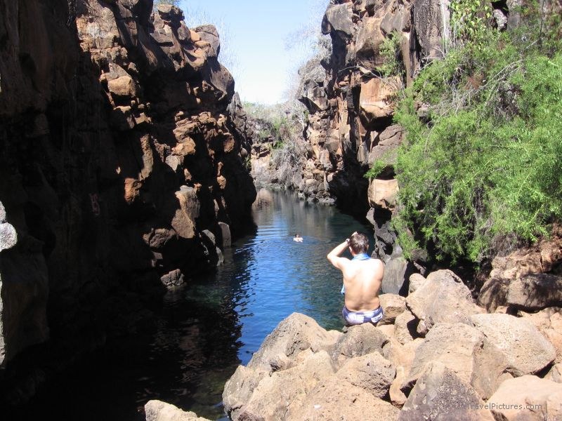 Las Grietas inlet swimming rocks